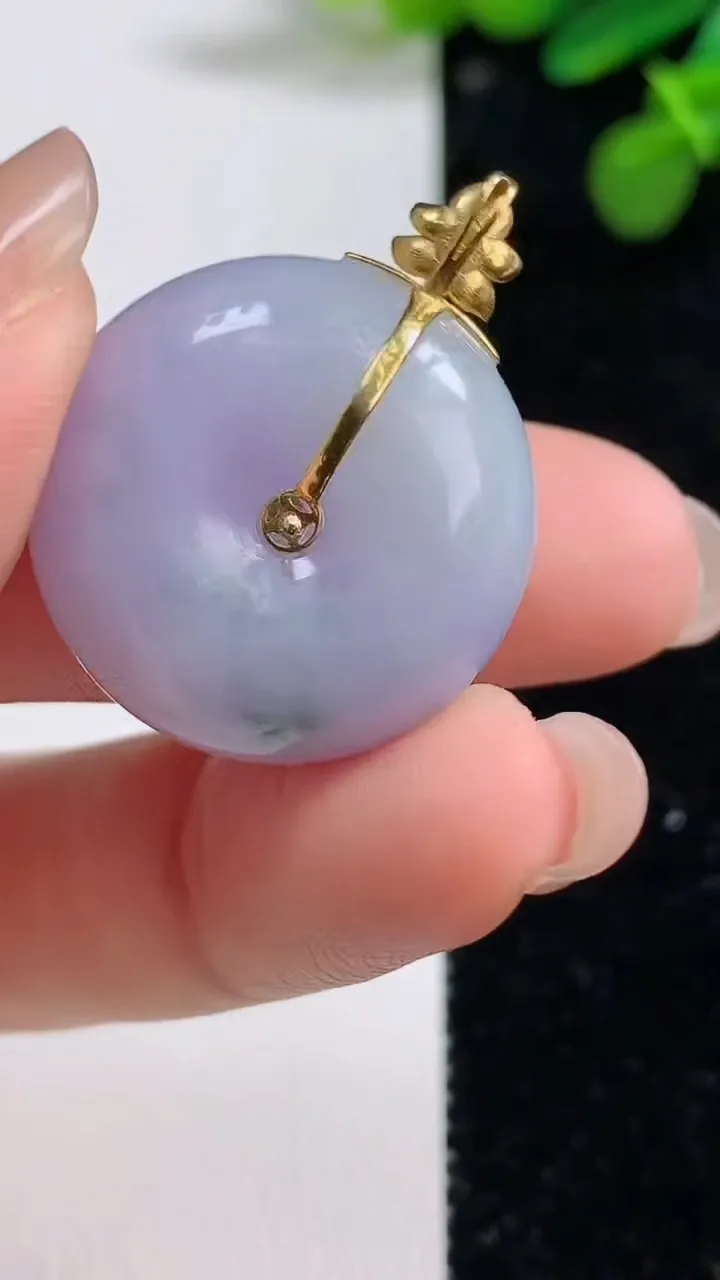 天然A货翡翠18k金紫罗兰平安扣吊坠，尺寸24-12，重量:15.23g
8月12日