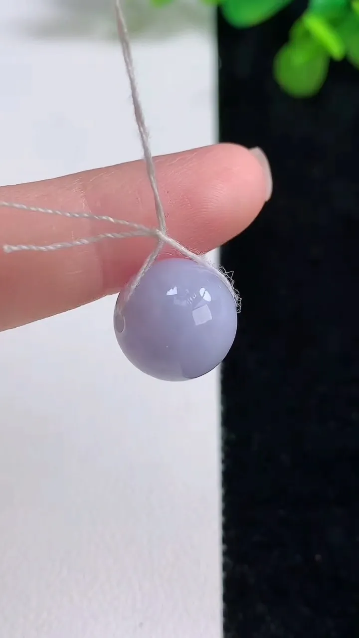 天然A货翡翠紫罗兰圆珠吊坠，尺寸12.5，重量:3.85g
8月12日