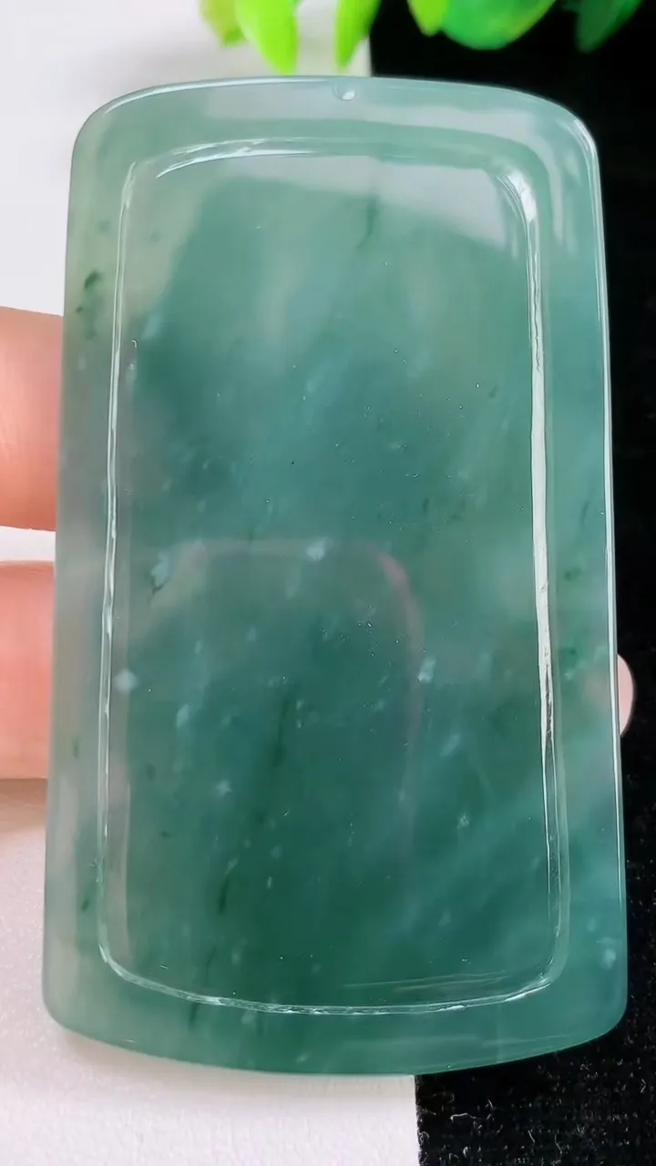 天然A货翡翠蓝水御龙千手观音吊坠，尺寸69.5-40-5.5，重:33.69g
8月12日