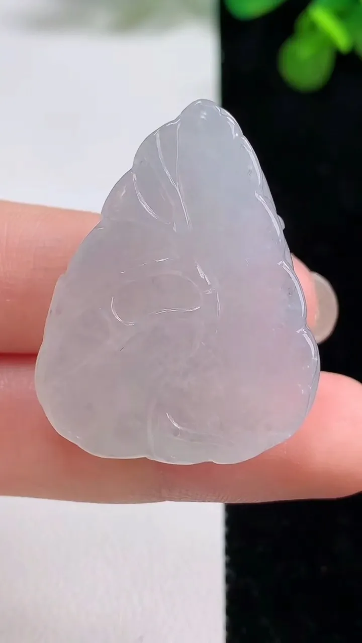 天然A货翡翠金蟾吊坠，尺寸34.4-27.5-7.5，重量:13.12g
8月12日