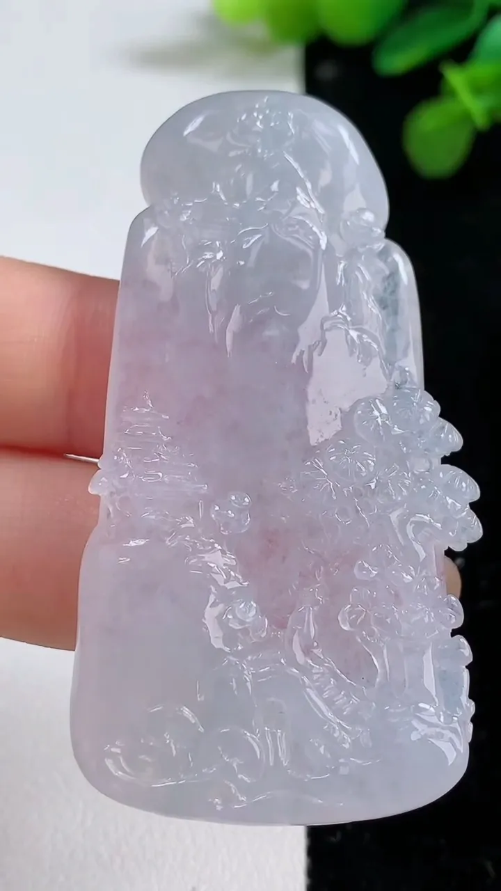 天然A货翡翠牌吊坠，尺寸59-30.7-6，重量:20.40g
8月12日
