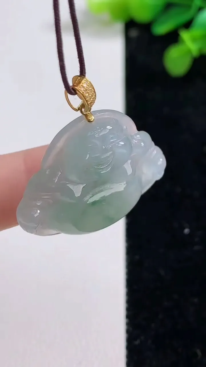 天然A货翡翠18k金飘花佛公吊坠，尺寸24.7-31-5.8，重量:6.88g
8月12日