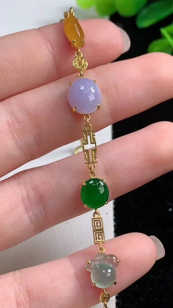 天然A货翡翠种白冰貔貅手链，尺寸9.2-8-4.2，重量:3.80g
8月12日
