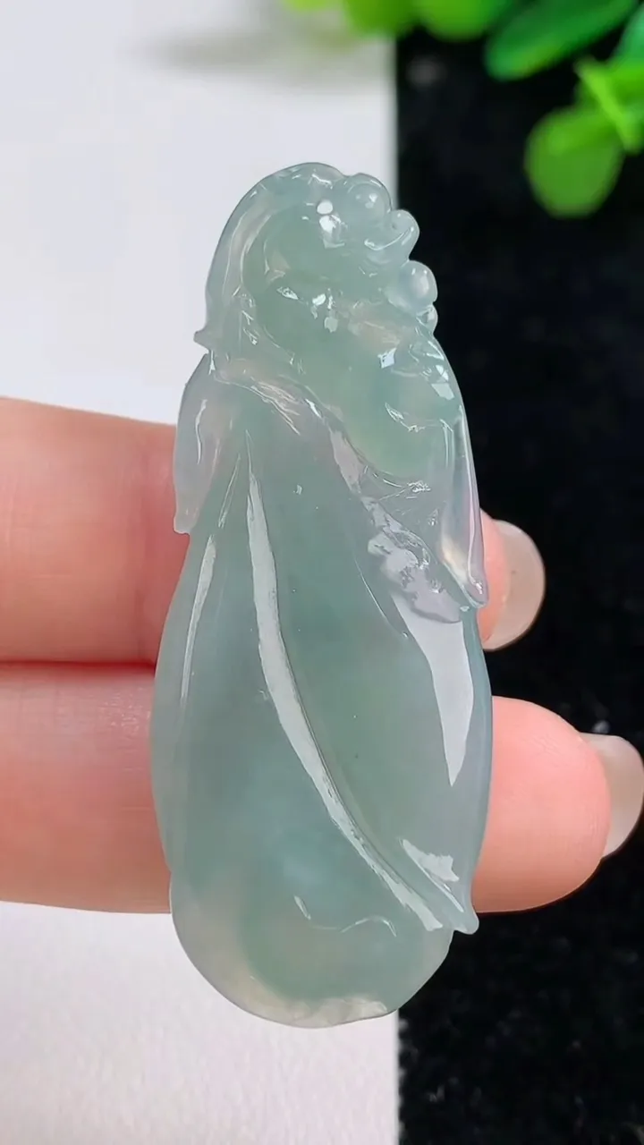 天然A货翡翠玉兰花吊坠，尺寸49.4-20-5.7，重量:9.85g
8月12日