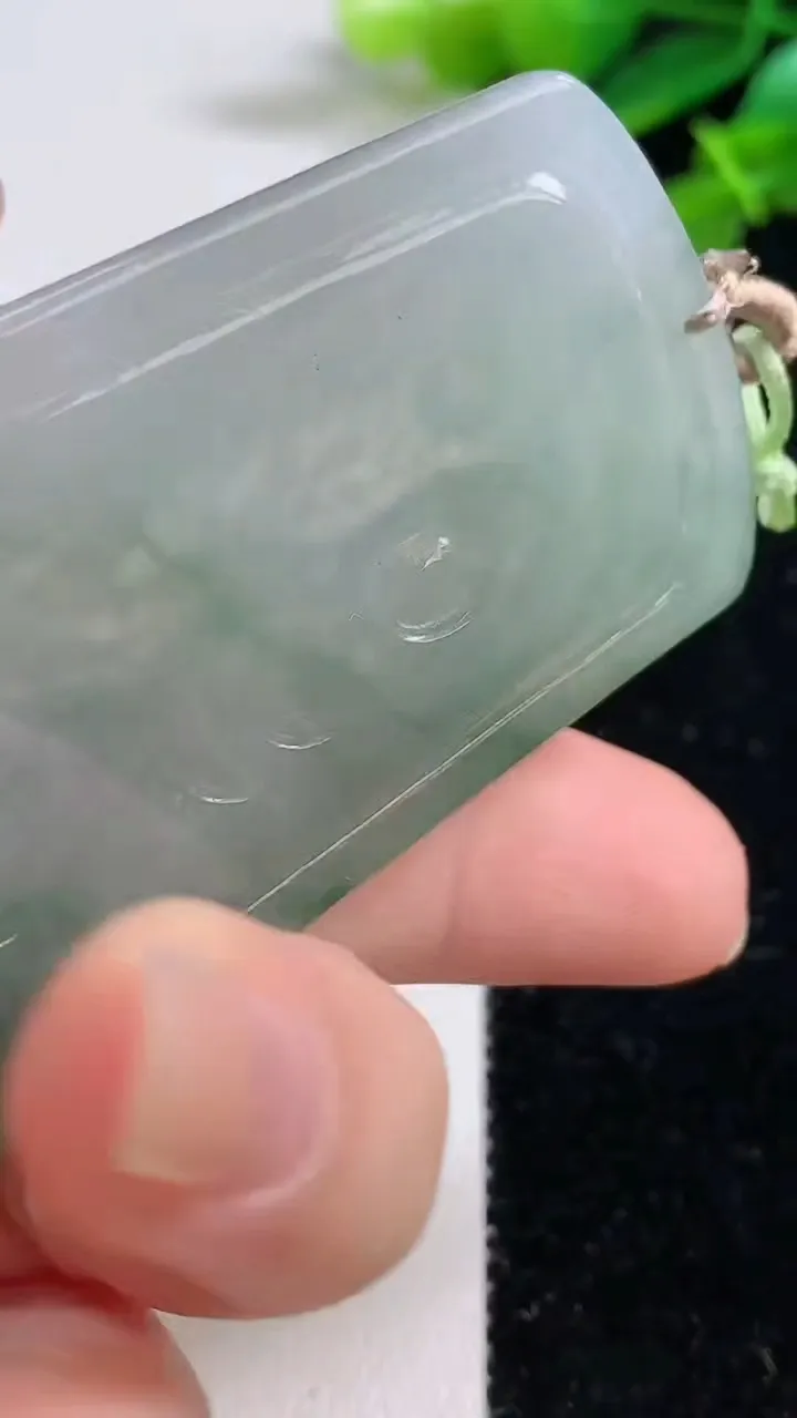 天然A货翡翠文殊菩萨吊坠，尺寸68-36.5-4.8，重量:32.30g
8月12日