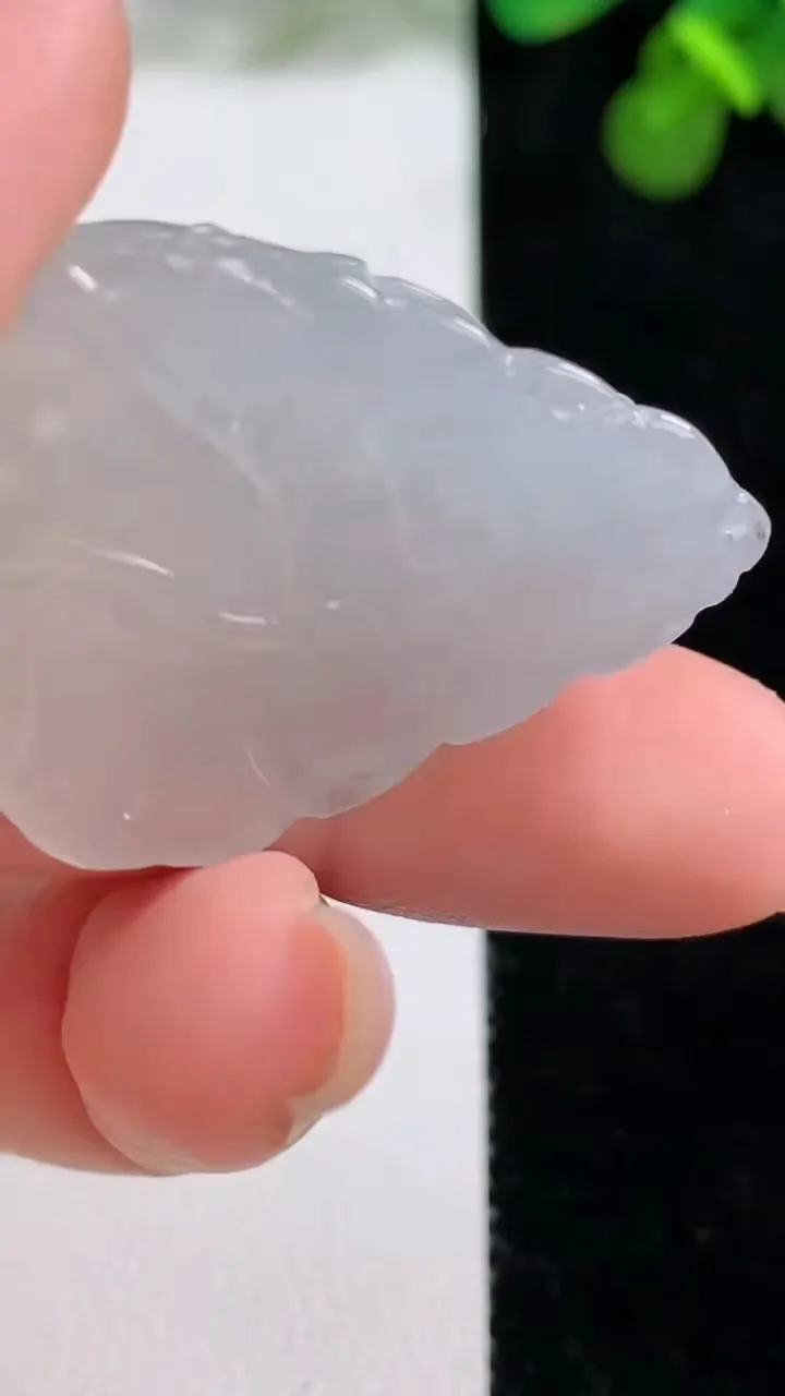 天然A货翡翠金蟾吊坠，尺寸34.4-27.5-7.5，重量:13.12g
8月12日