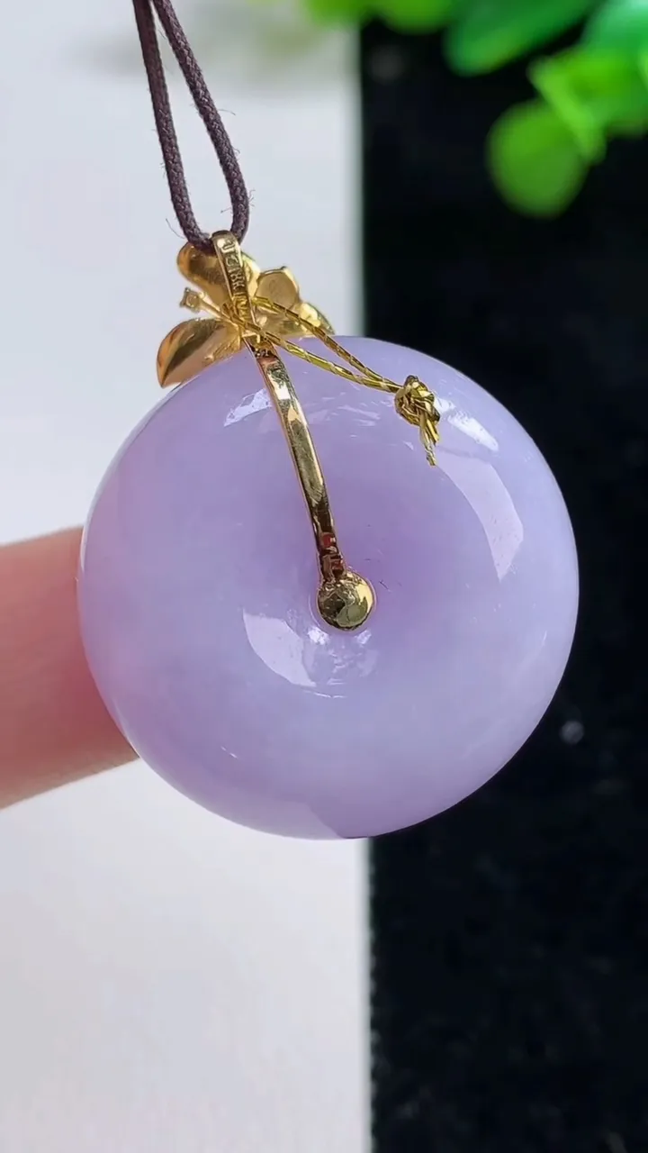 天然A货翡翠18k金紫罗兰平安扣吊坠，尺寸25-12.4，重量:17.00g
8月12日