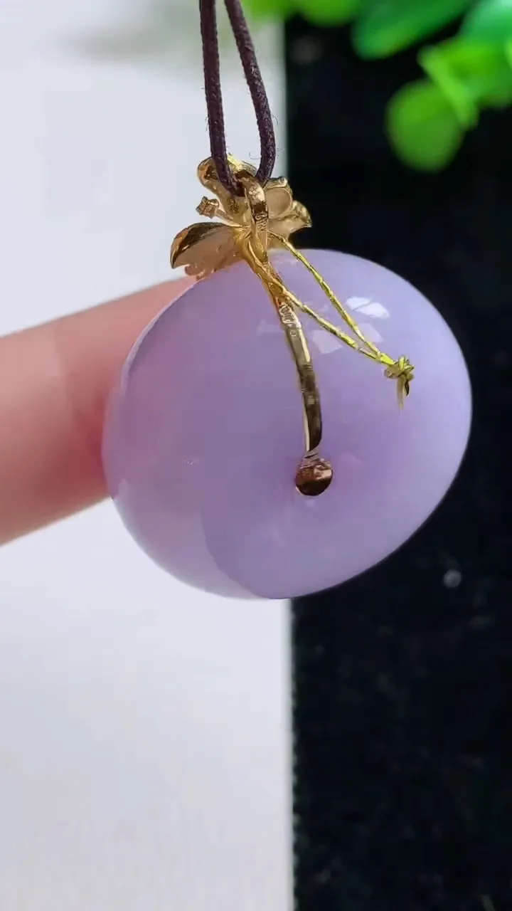 天然A货翡翠18k金紫罗兰平安扣吊坠，尺寸25-12.4，重量:17.00g
8月12日