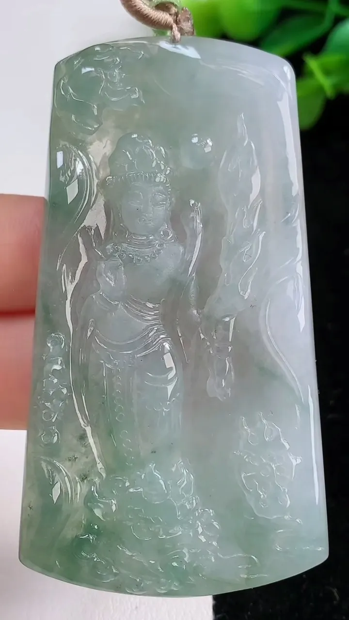 天然A货翡翠文殊菩萨吊坠，尺寸68-36.5-4.8，重量:32.30g
8月12日