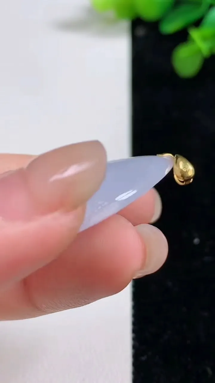 天然A货翡翠18k金紫罗兰水滴吊坠，尺寸33.6-22.2-8.6，重量:10.18g
8月12日