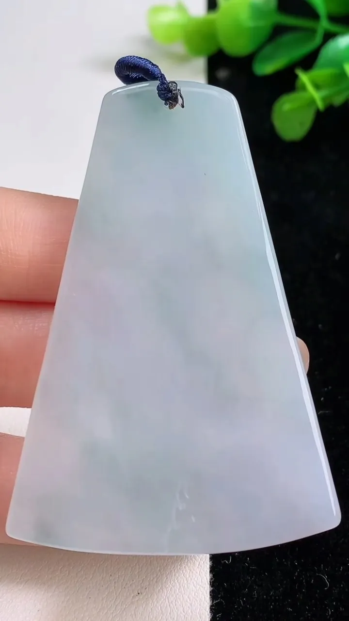 天然A货翡翠祥龙文殊菩萨吊坠，尺寸65-42.4-5.6，重量:27.88g
8月12日