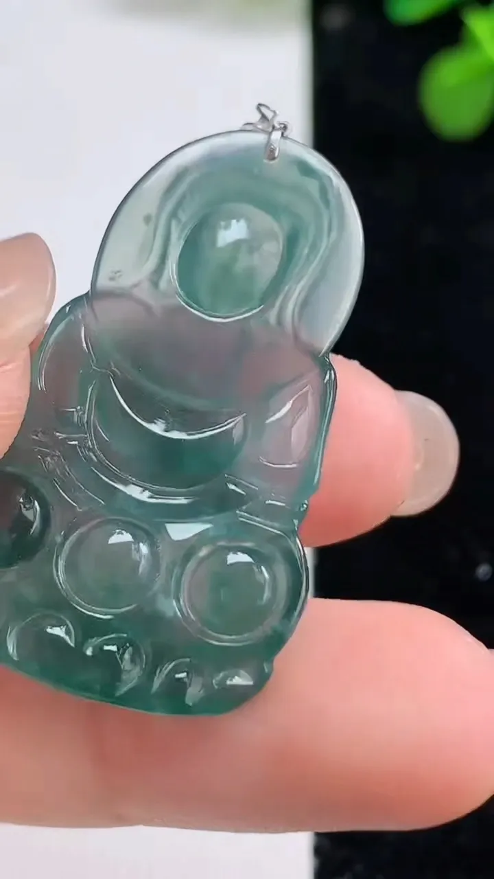 天然A货翡翠18k金蓝水观音菩萨吊坠，尺寸37.8-22.7-3.4，重量:5.35g
8月12日
