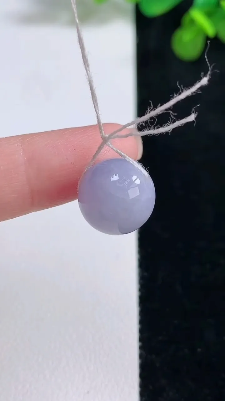 天然A货翡翠紫罗兰圆珠吊坠，尺寸12.5，重量:3.85g
8月12日