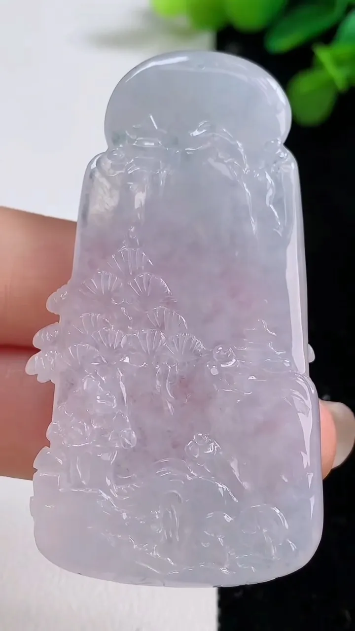 天然A货翡翠牌吊坠，尺寸59-30.7-6，重量:20.40g
8月12日