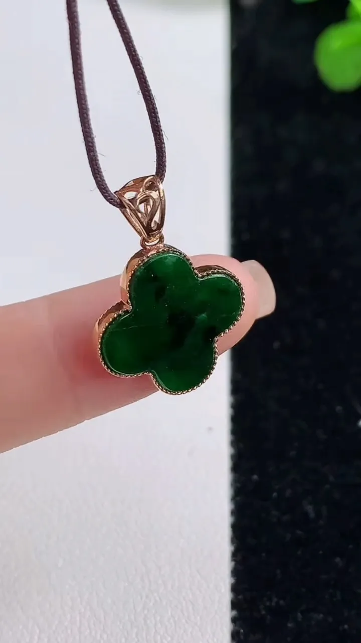 天然A货翡翠四叶草吊坠，尺寸22-16-2.2，重:1.67g
8月12日