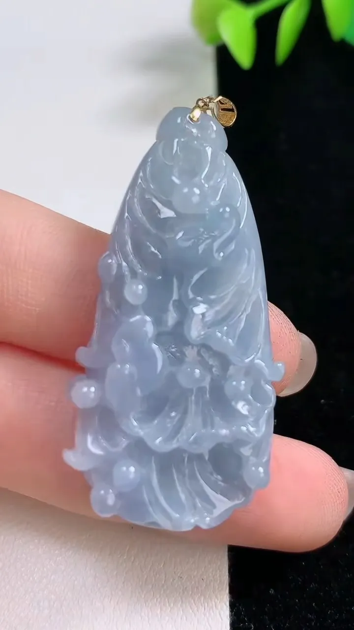 天然A货翡翠k金紫罗兰白菜吊坠，尺寸44-23.2-9.5，重:13.70g
8月12日