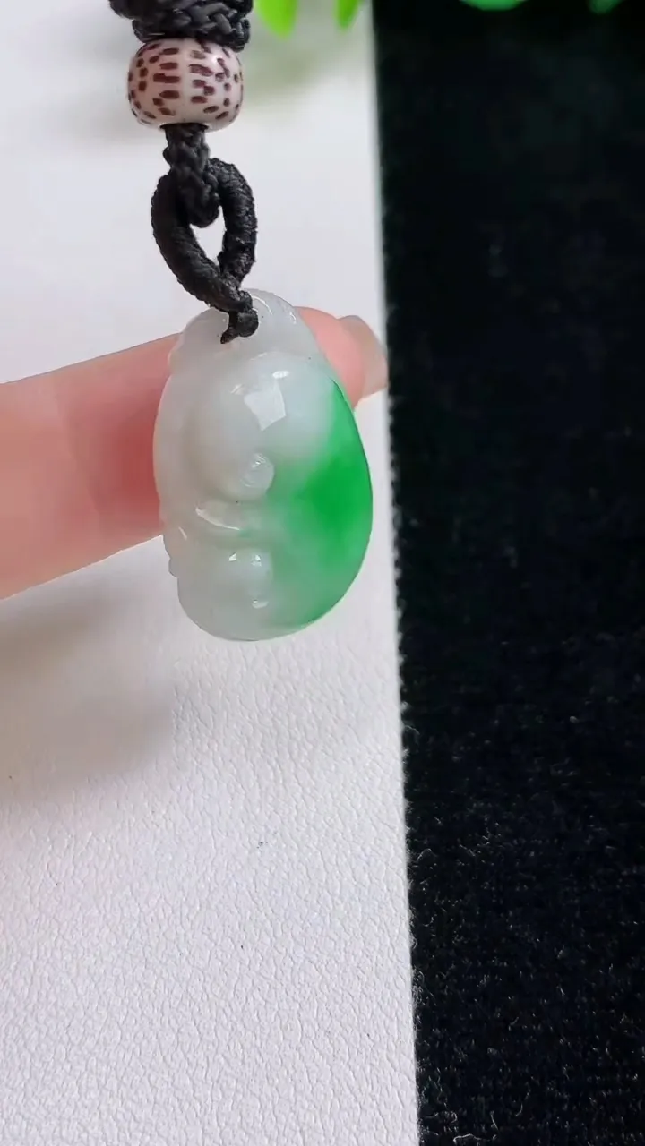 天然A货翡翠如意吊坠，尺寸26-16-6，重:3.80g
8月12日