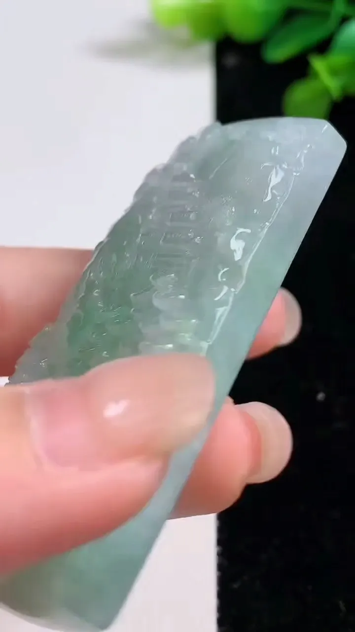 天然A货翡翠山水牌吊坠，尺寸62.4-34-9，重量:48.04g
8月12日