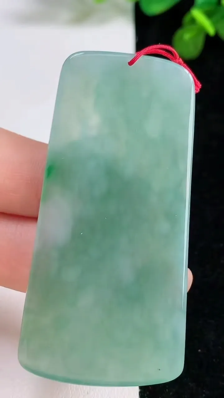 天然A货翡翠不动明王吊坠，尺寸62.3-30.8-5，重量:23.37g
8月13日