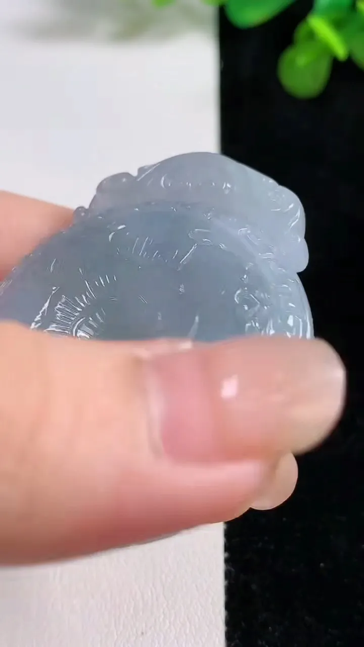 天然A货翡翠复古平安扣吊坠，尺寸49-41.5-12.3，重量:47.86g
8月13日