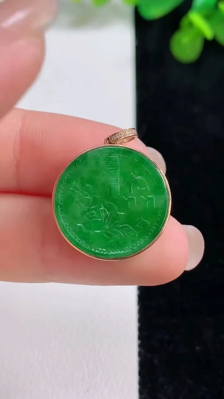 天然A货翡翠山水牌吊坠，尺寸19-3.5，重量:1.93g
8月13日