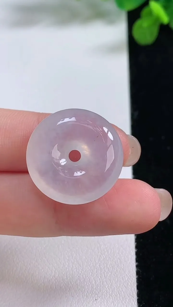 天然A货翡翠平安扣吊坠，尺寸22.5-6，重:5.85g
8月13日
