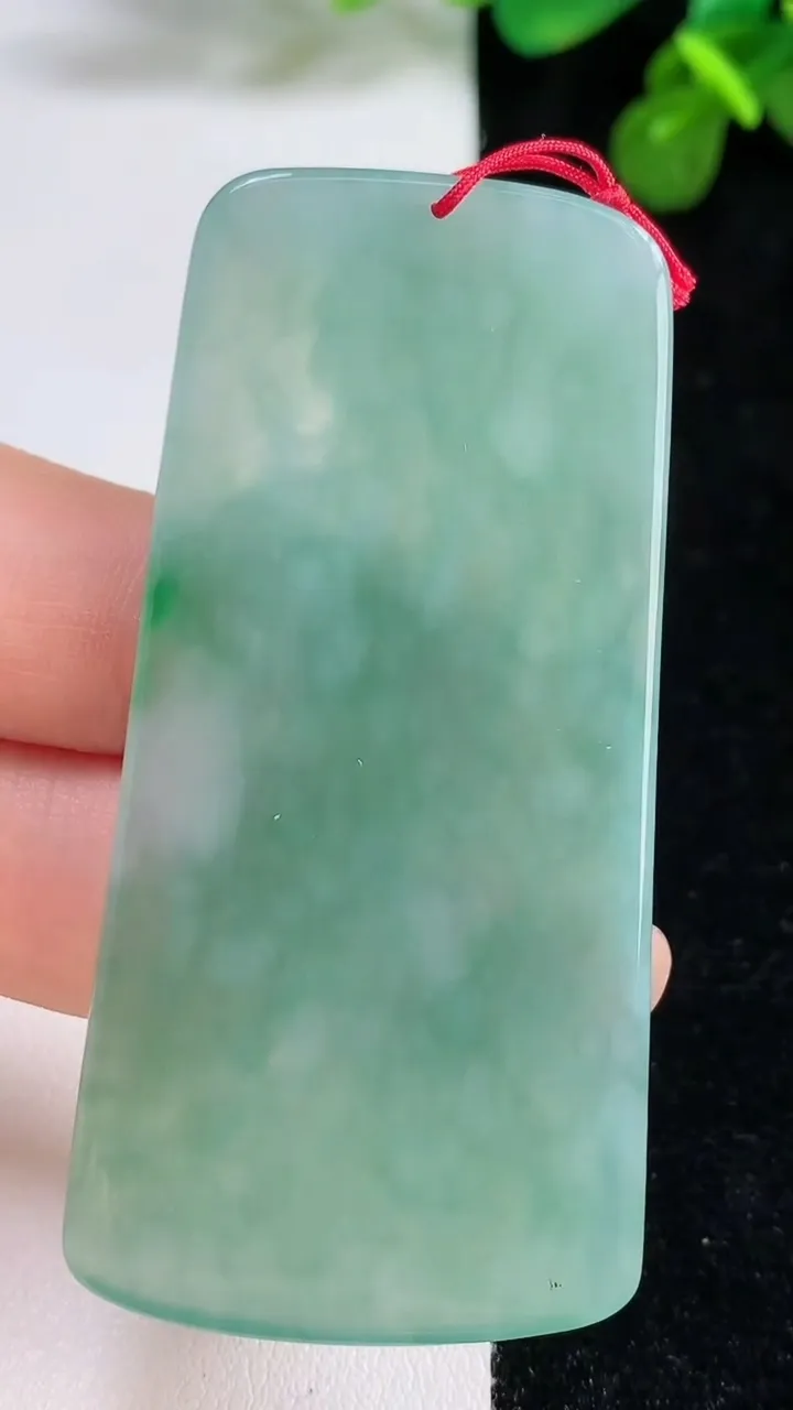 天然A货翡翠不动明王吊坠，尺寸62.3-30.8-5，重量:23.37g
8月13日