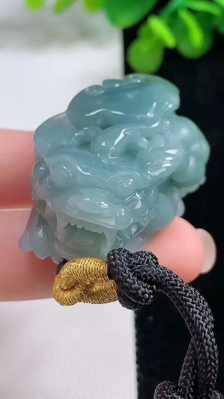 天然A货翡翠蓝水貔貅吊坠，尺寸42.2-24-19.1，重:39.15g
8月13日