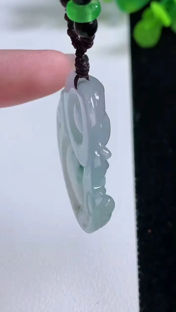 天然A货翡翠飘花佛公吊坠，尺寸34-37，重:11.76g
8月13日