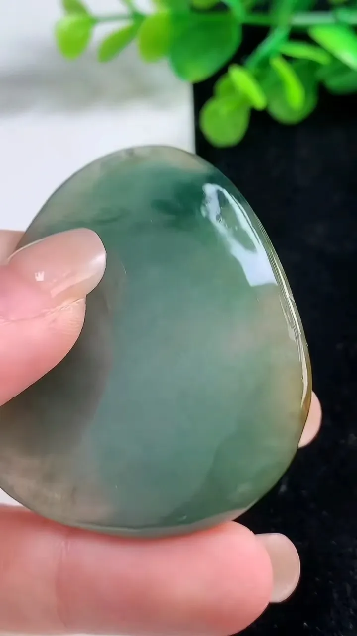 天然A货翡翠蓝水双彩山水牌吊坠，尺寸50.5-40.2-12.2，重:34.54g
8月13日