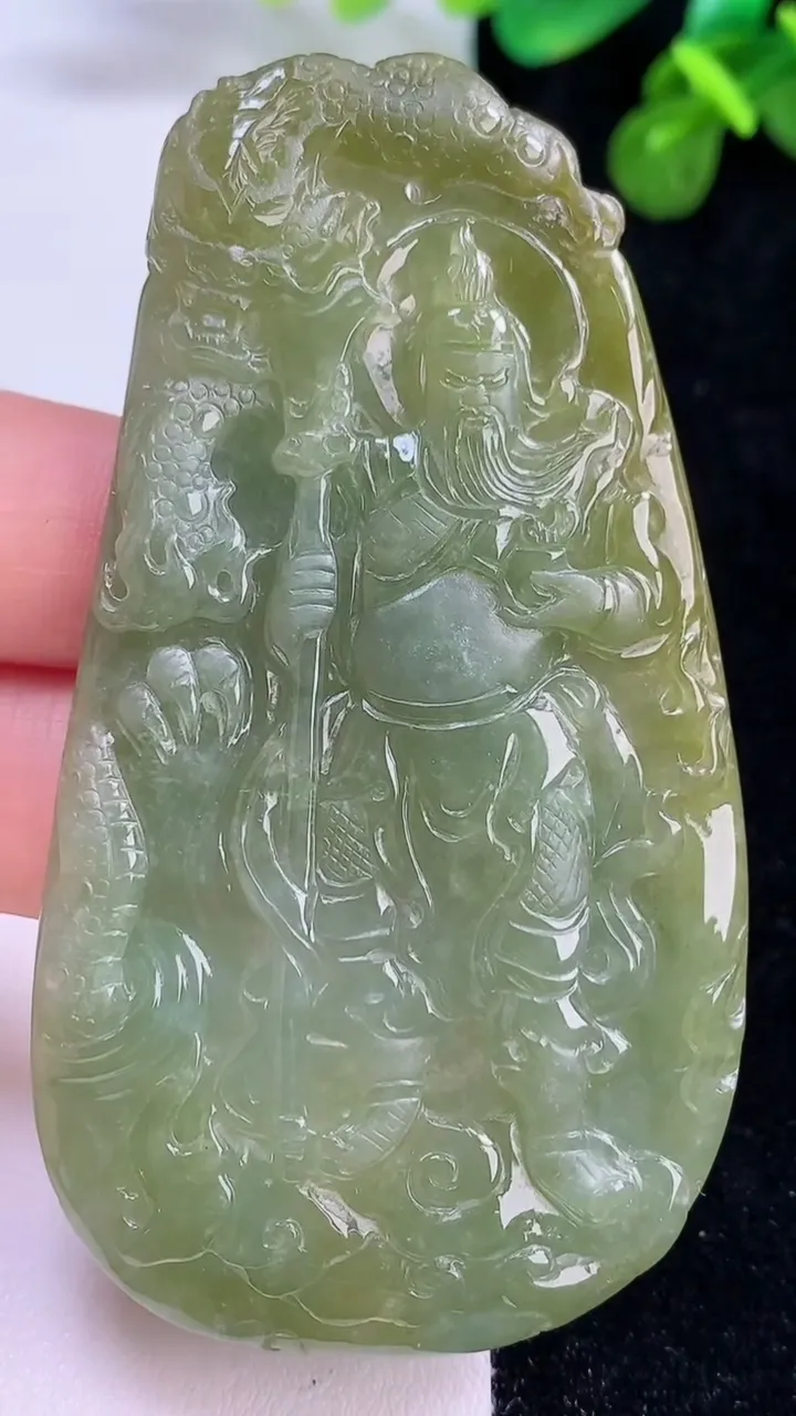 天然A货翡翠祥龙关公吊坠，尺寸73-41-6，重量:36.81g
8月13日