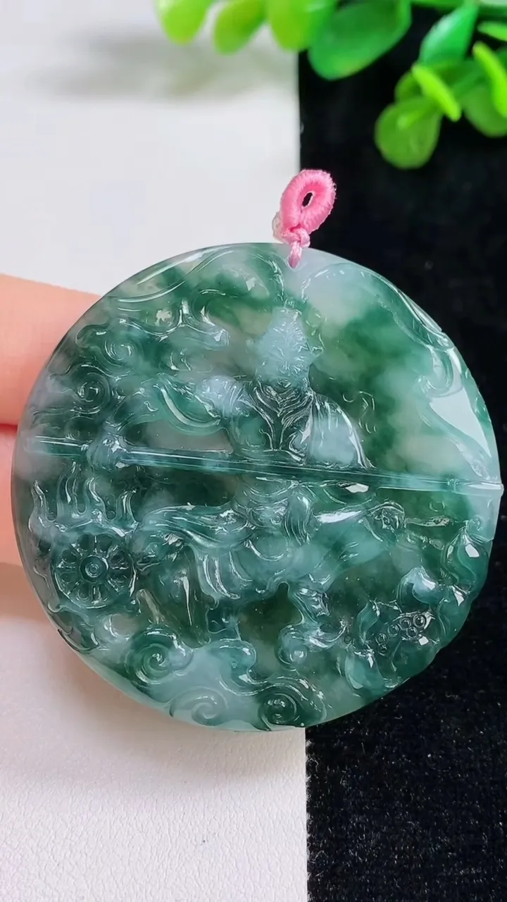 天然A货翡翠飘花齐天大圣吊坠，尺寸51-5.5，重量:31.82g
8月13日
