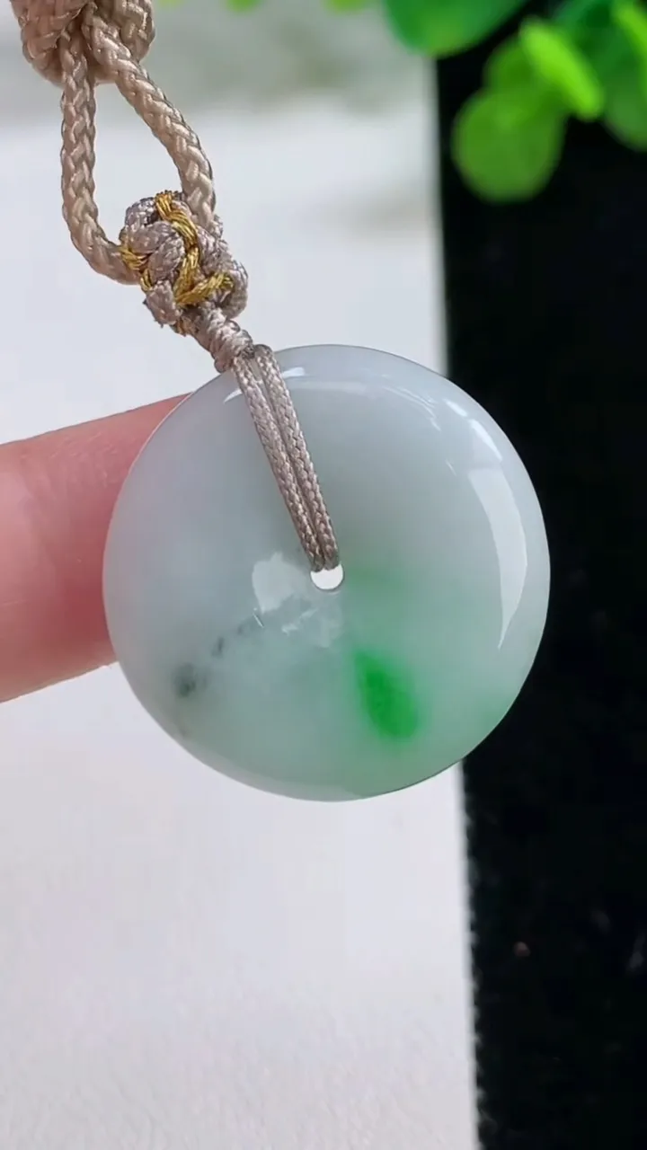 天然A货翡翠平安扣吊坠，尺寸24.4-5，重:6.17g
8月13日