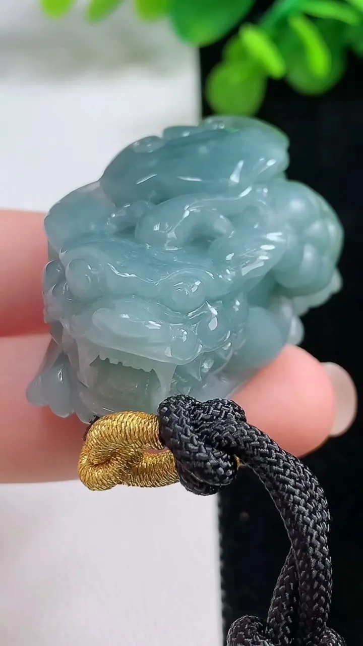 天然A货翡翠蓝水貔貅吊坠，尺寸42.2-24-19.1，重:39.15g
8月13日