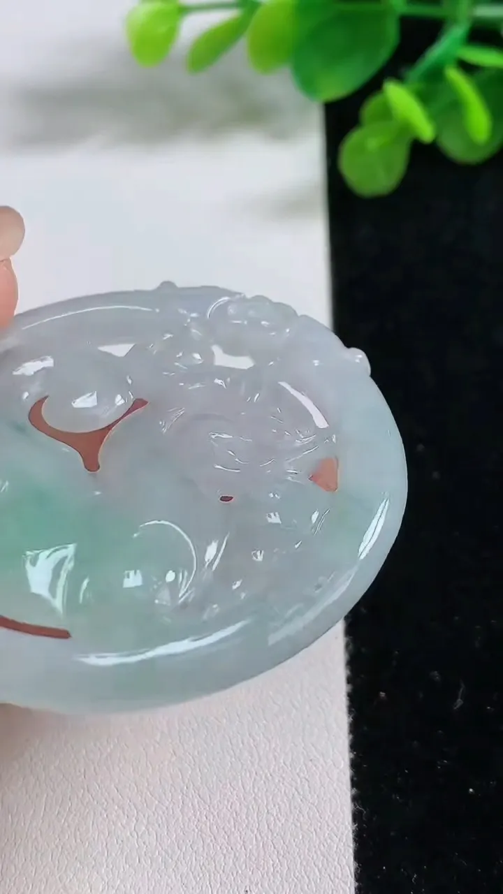 天然A货翡翠麒麟牌吊坠，尺寸53.4-4.5，重:25.06g
8月13日