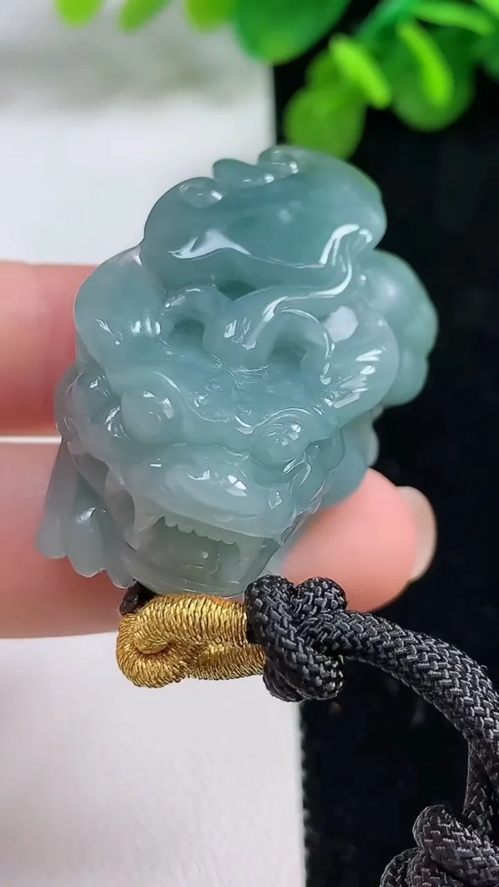 天然A货翡翠蓝水貔貅吊坠，尺寸42.2-24-19.1，重:39.15g
8月13日