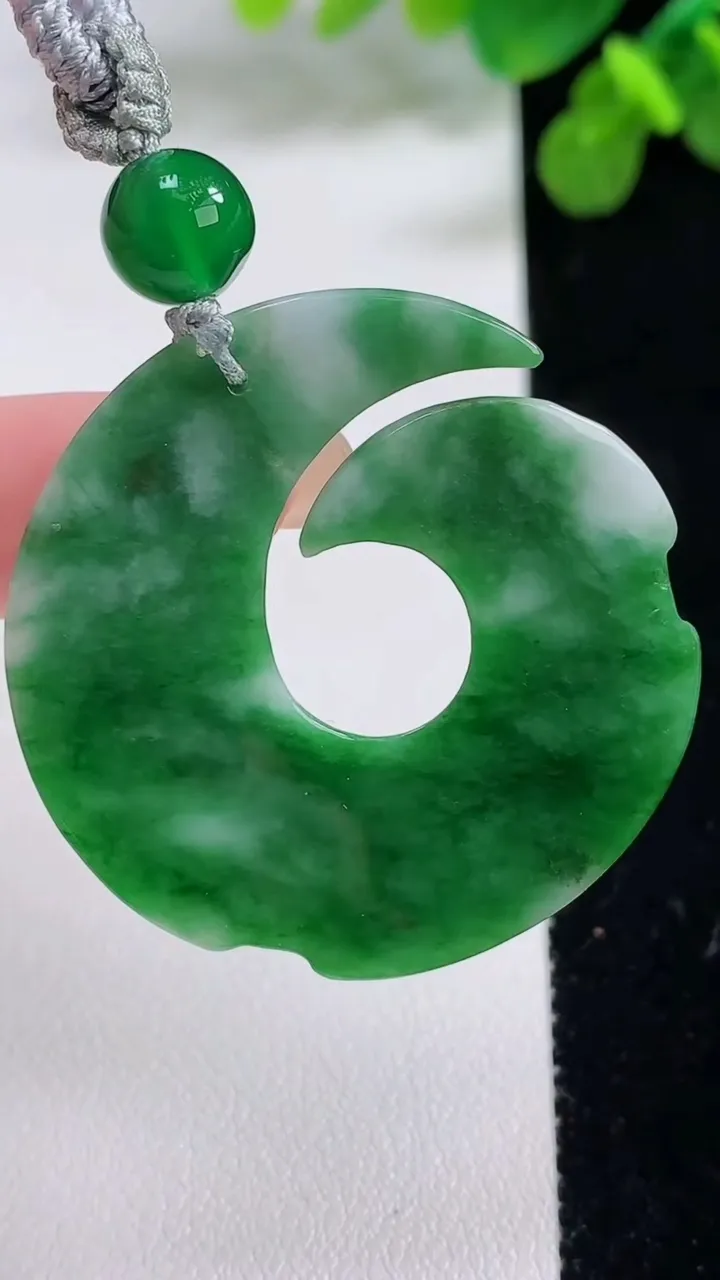 天然A货翡翠时来运转吊坠，尺寸39.6-4，重:9.94g
8月13日