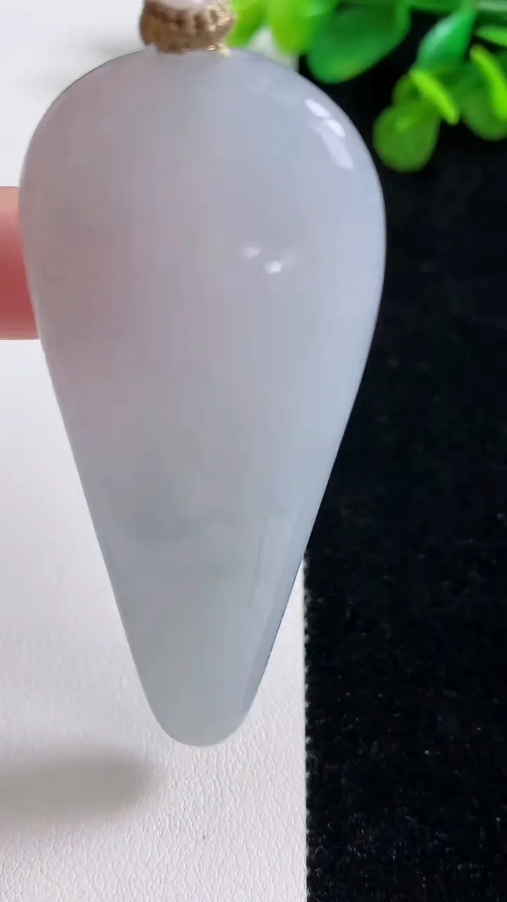 天然A货翡翠紫罗兰观音菩萨吊坠，尺寸70.2-29.2-9.7，重量:36.58g
8月13日