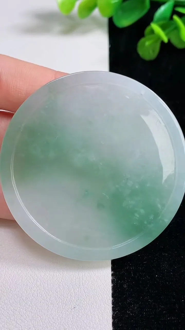 天然A货翡翠大展宏图吊坠，尺寸56.5-5.5，重量:40.62g
8月13日