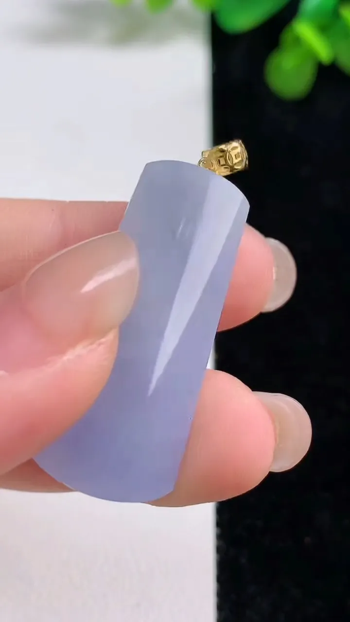 天然A货翡翠18k金紫罗兰无事牌吊坠，尺寸33.5-15-7，重量:7.14g
8月13日