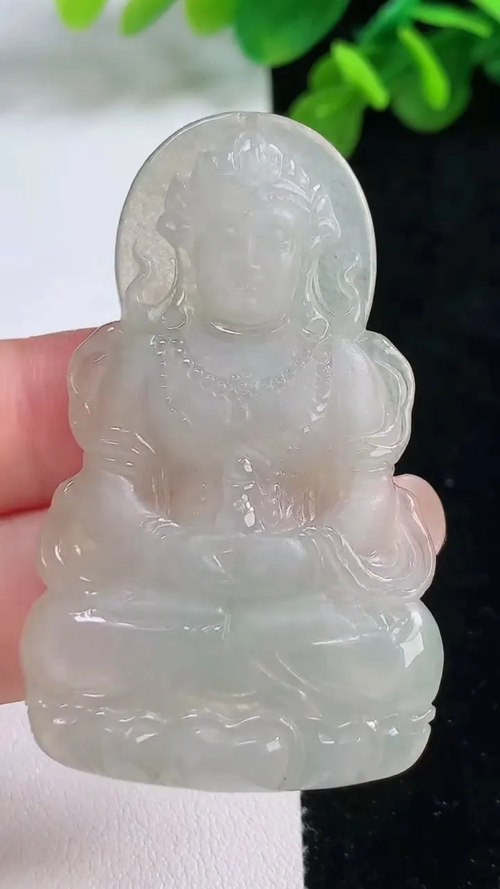 天然A货翡翠白冰度母吊坠，尺寸56.9-34.2-5.3，重:15.60g
8月13日
