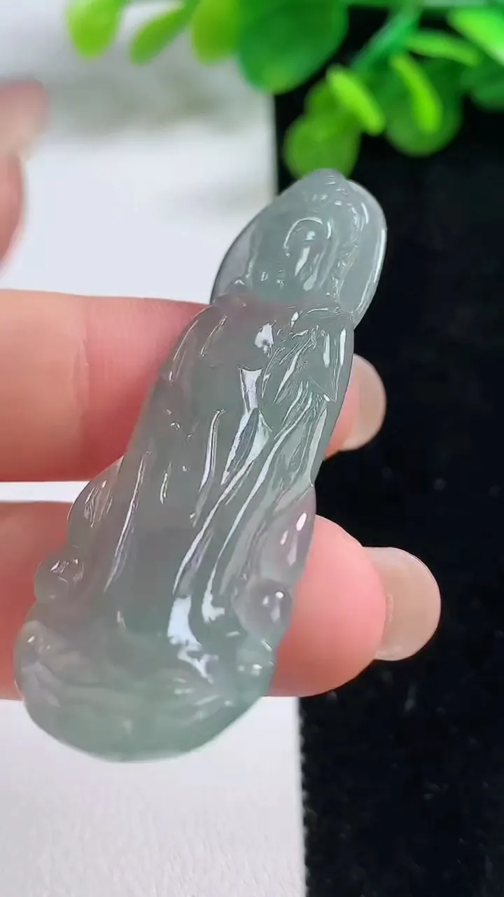 天然A货翡翠观音菩萨吊坠，尺寸50-21-4，重:6.99g
8月13日