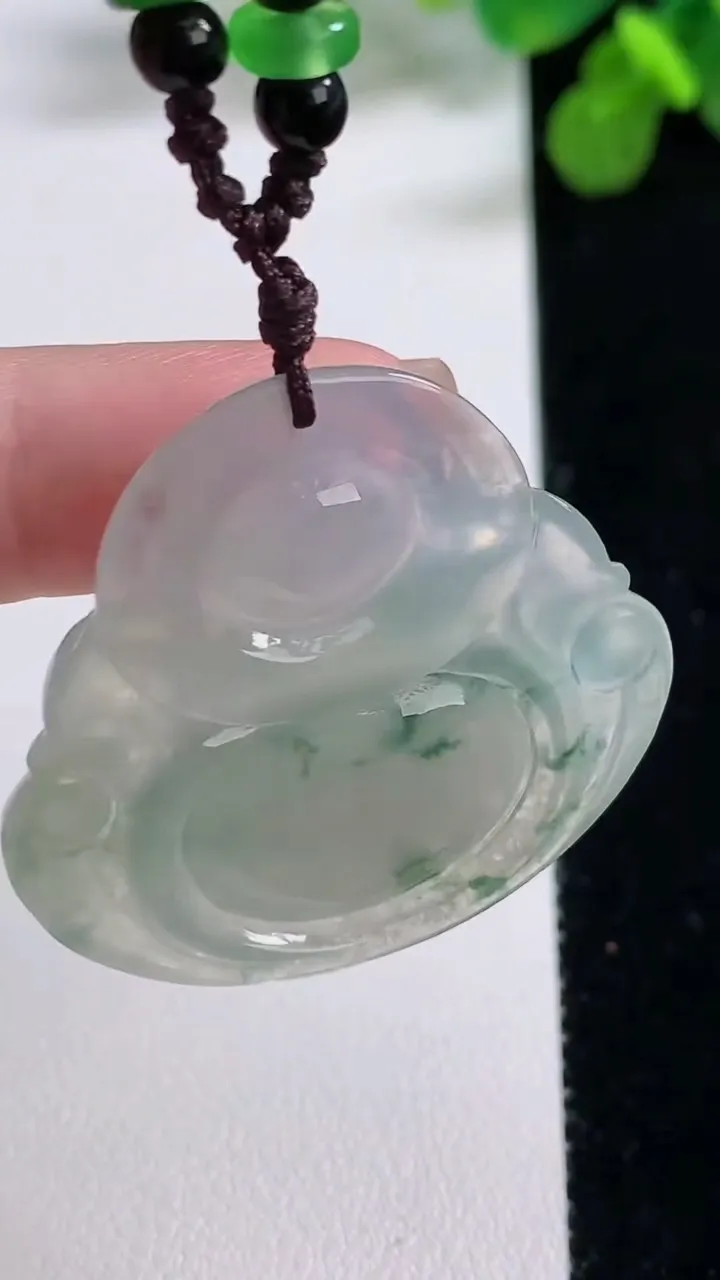 天然A货翡翠飘花佛公吊坠，尺寸34-37，重:11.76g
8月13日