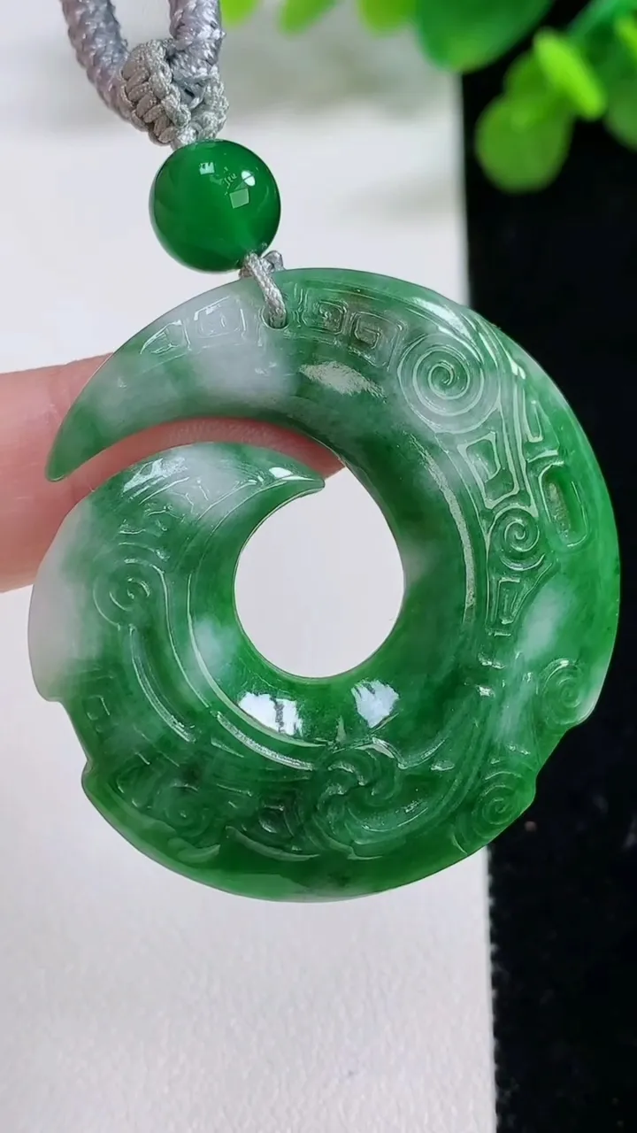 天然A货翡翠时来运转吊坠，尺寸39.6-4，重:9.94g
8月13日
