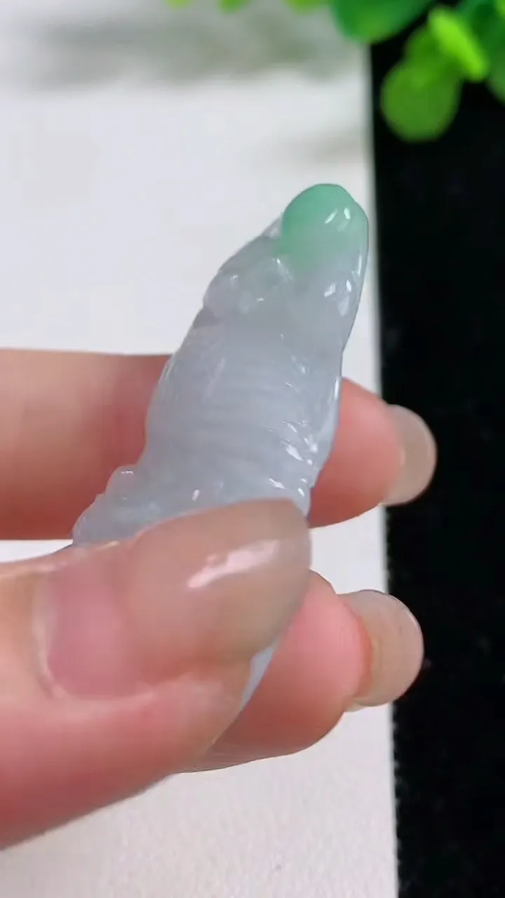 天然A货翡翠春带彩紫罗兰大展宏图吊坠，尺寸48.7-22.8-8，重量:19.20g
8月14日