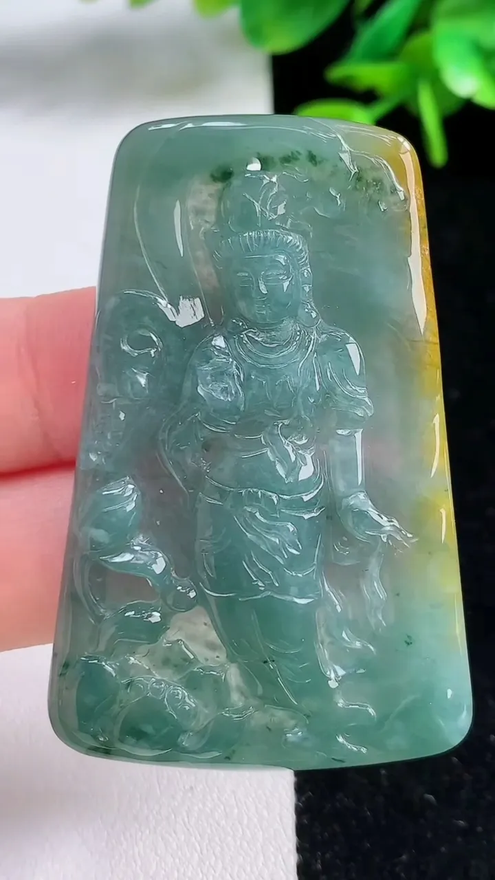 天然A货翡翠蓝水双彩观音菩萨吊坠，尺寸56-37-4.2，重:16.16g
8月14日