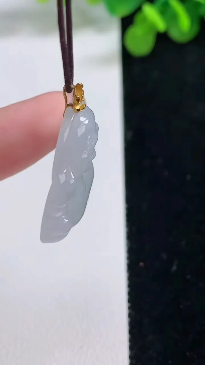 天然A货翡翠佛公吊坠，尺寸25.7-27.7-6，重量:6.37g
8月14日