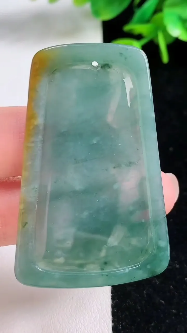 天然A货翡翠蓝水双彩观音菩萨吊坠，尺寸56-37-4.2，重:16.16g
8月14日