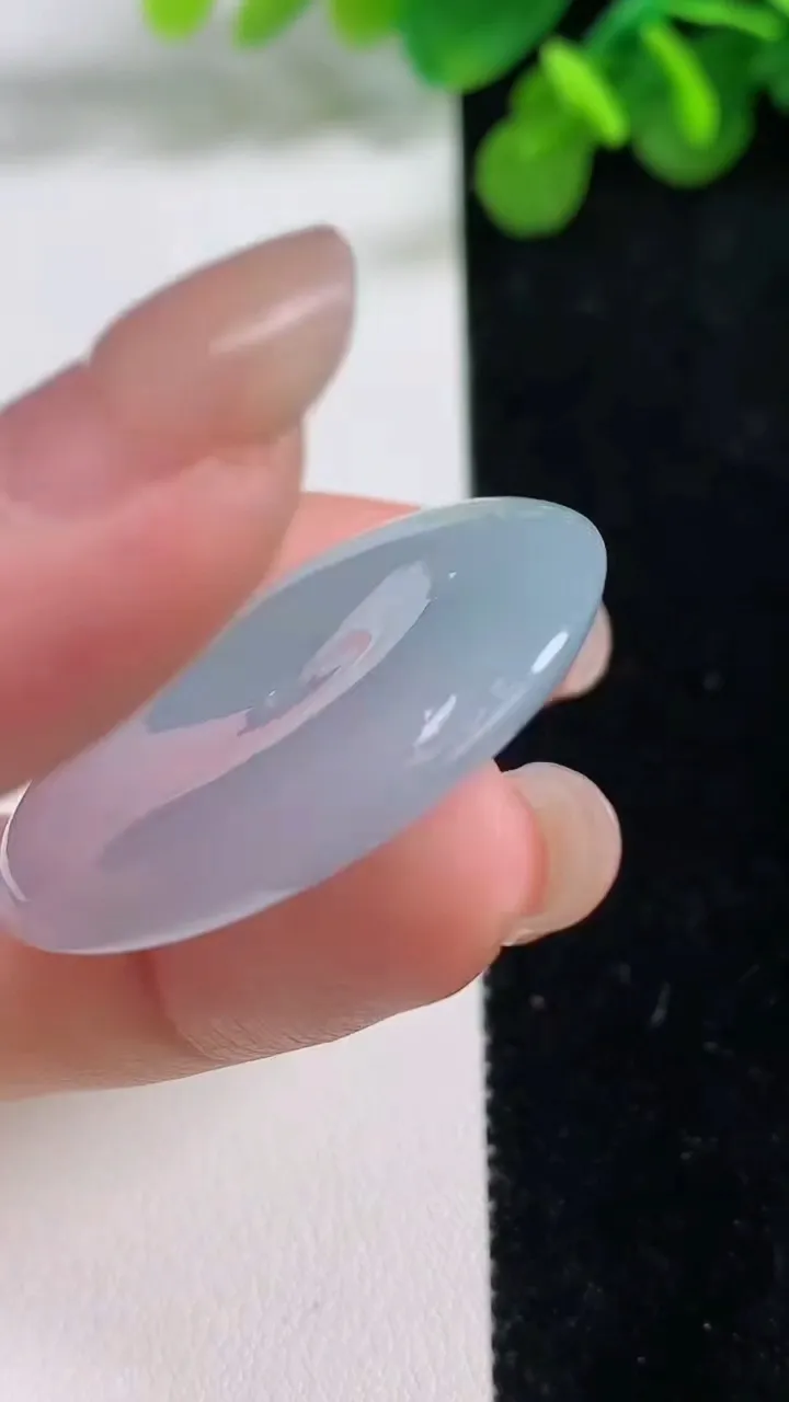 天然A货翡翠春带彩紫罗兰平安扣吊坠，尺寸35-5.6，重量:15.24g
8月14日