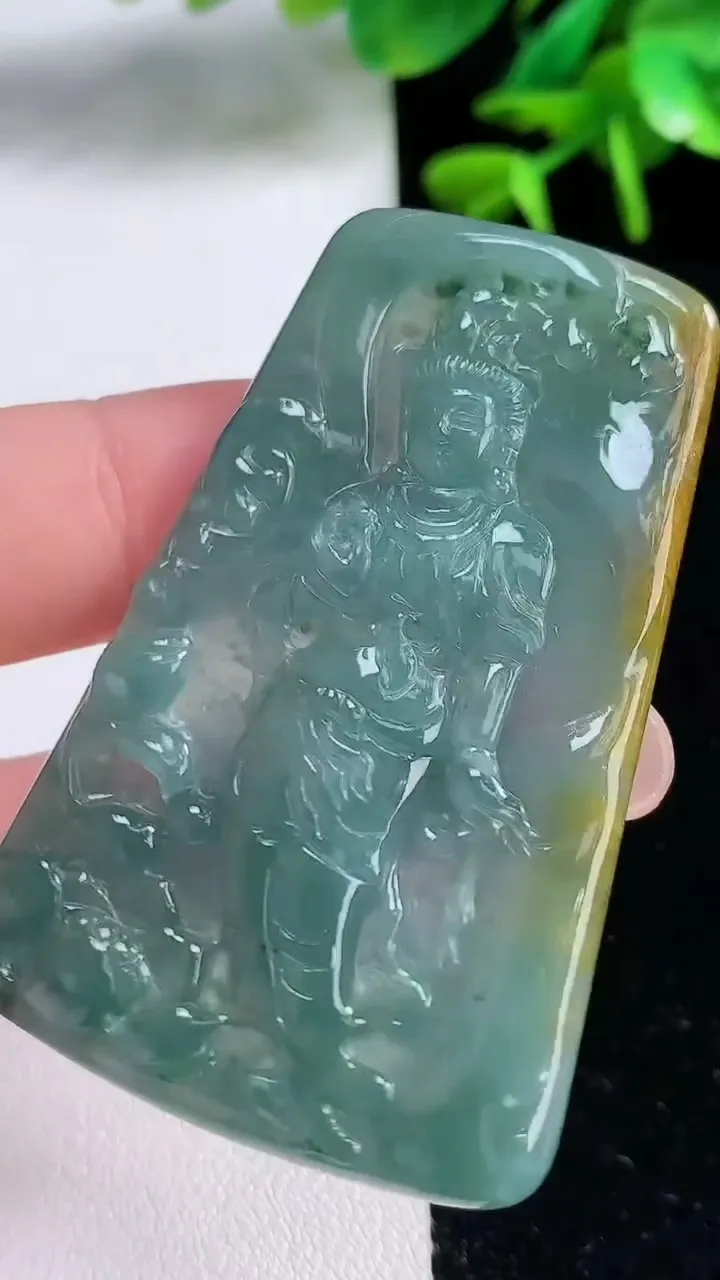 天然A货翡翠蓝水双彩观音菩萨吊坠，尺寸56-37-4.2，重:16.16g
8月14日
